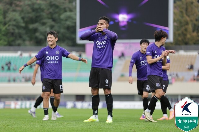 Мотта Anyang Sky Domination: с детства он уделял особое внимание тренировкам с мячом головой, и его цель — выиграть как минимум 2 раза в плей-офф.